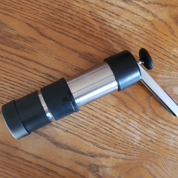 KitchenAid  Cookie press with Cupcake And Tip decorating kits - Picture 10 of 16